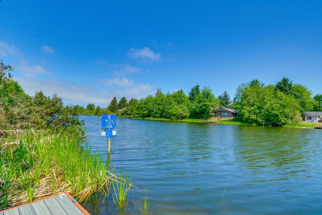 Canal Cottage Retreat With Dock And Waterfront Views Ошен Шорс Екстер'єр фото